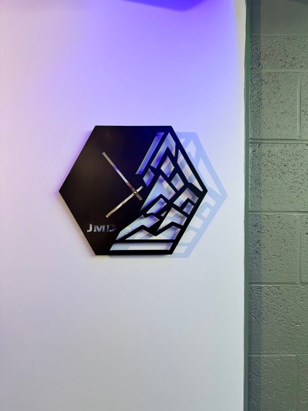 Horloge murale hexagonale en métal - JMD H01
