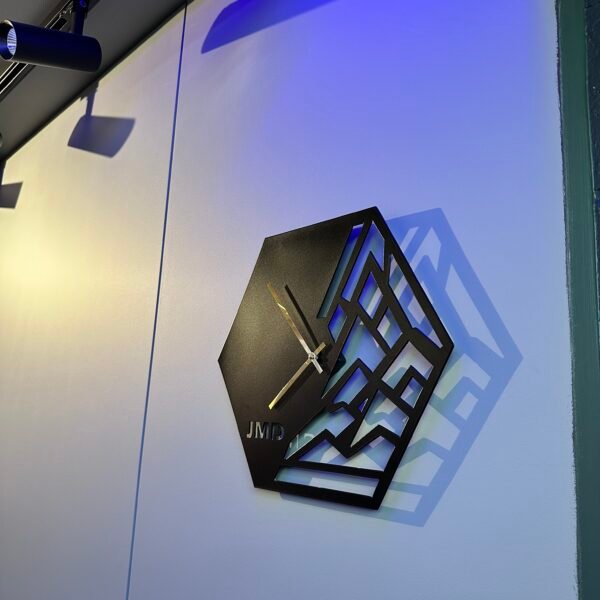 Horloge murale hexagonale en métal - JMD H01